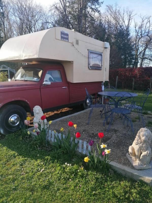 Le Pick Up 403 Vintage Ξενοδοχείο Oradour-sur-Glane Εξωτερικό φωτογραφία