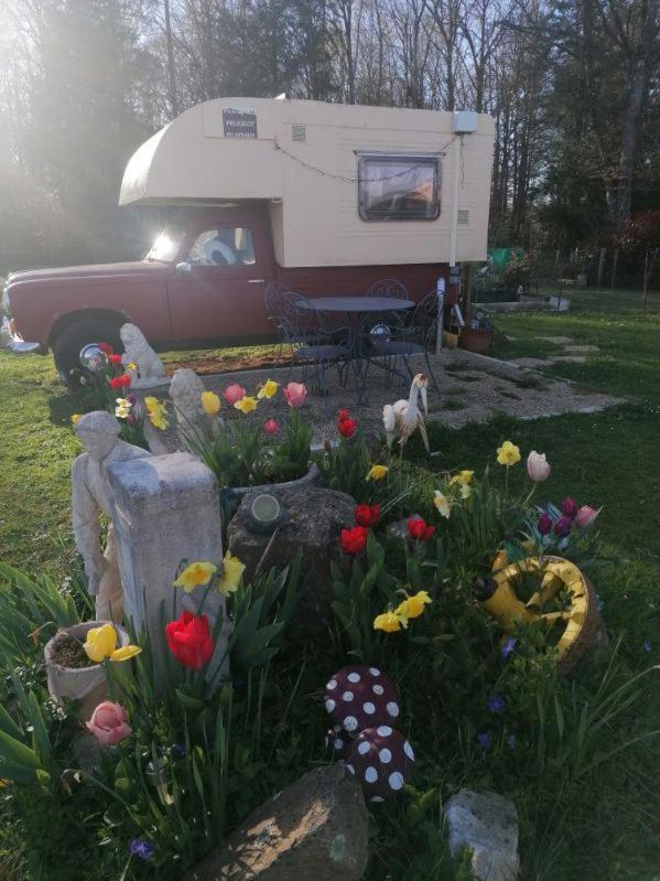 Le Pick Up 403 Vintage Ξενοδοχείο Oradour-sur-Glane Εξωτερικό φωτογραφία